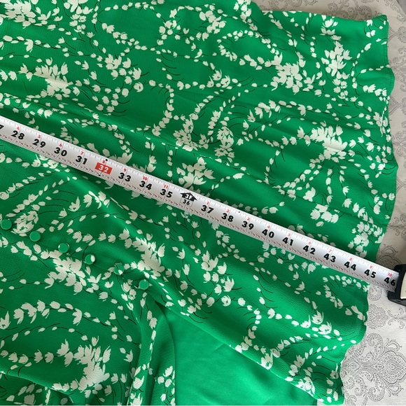 TALBOTS SWIRLING ROSEBUDS CREPE FIT & FLARE DRESS size 8 - Picture 10 of 12